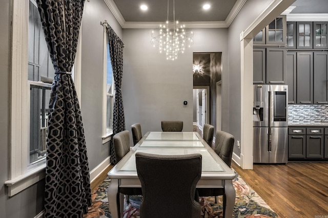 dining space featuring a chandelier, recessed lighting, dark wood-type flooring, baseboards, and ornamental molding