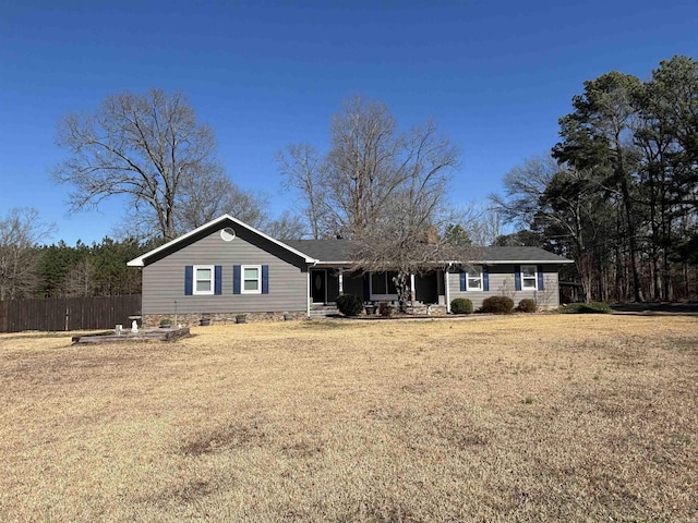 view of front facade with a front lawn and fence