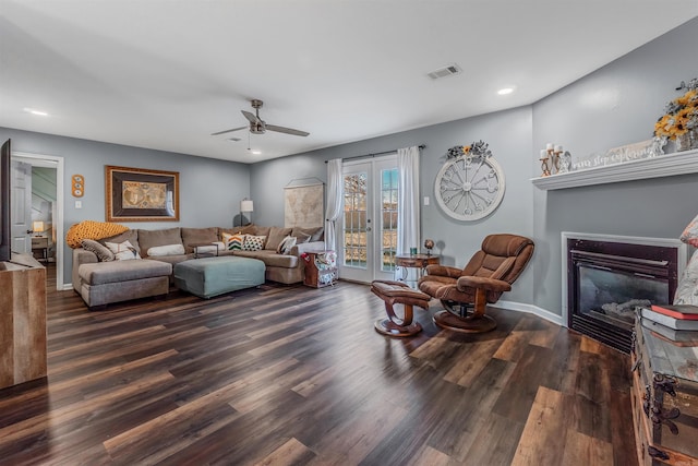 living room featuring recessed lighting, visible vents, wood finished floors, and a glass covered fireplace