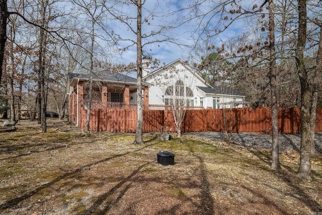 view of yard featuring fence