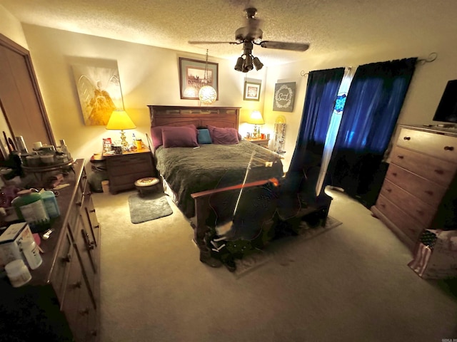 bedroom with ceiling fan, a textured ceiling, and carpet flooring