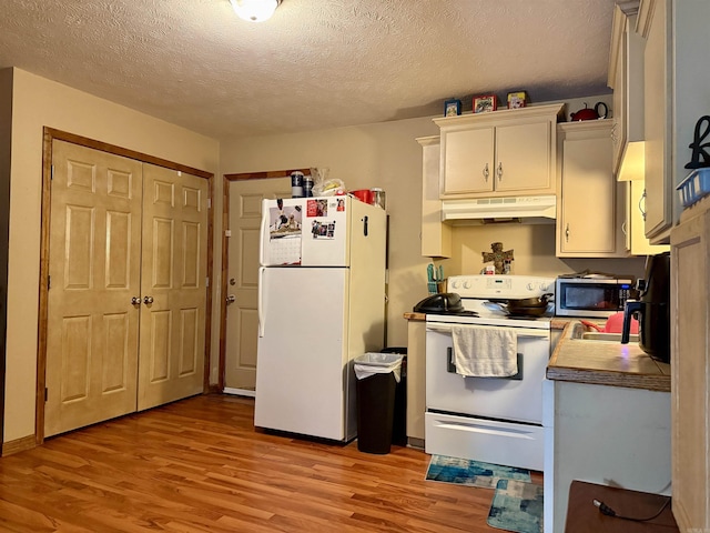 504-506514-516 S Pool, Austin, AR 72023 - kitchen with light wood-style floors, a textured ceiling, under cabinet range hood, and white appliances