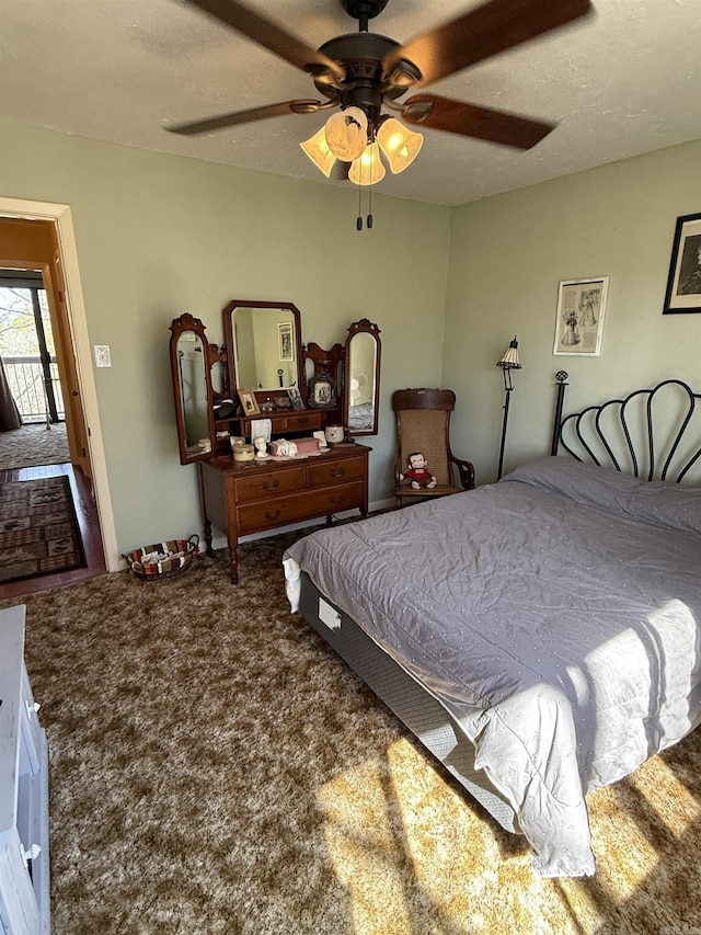 bedroom featuring a textured ceiling, carpet floors, and ceiling fan