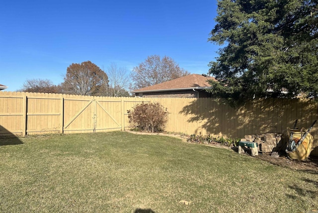 view of yard featuring a fenced backyard