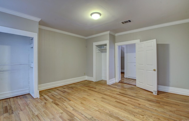 unfurnished bedroom featuring light wood-type flooring, baseboards, visible vents, and crown molding