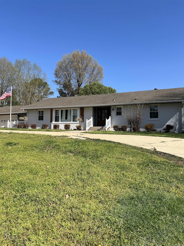 ranch-style house with a front yard