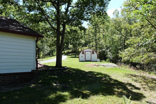 view of yard featuring a shed and an outdoor structure