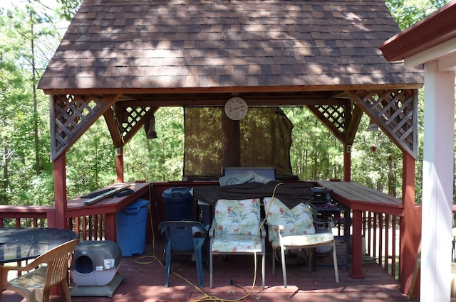 deck featuring outdoor dining area