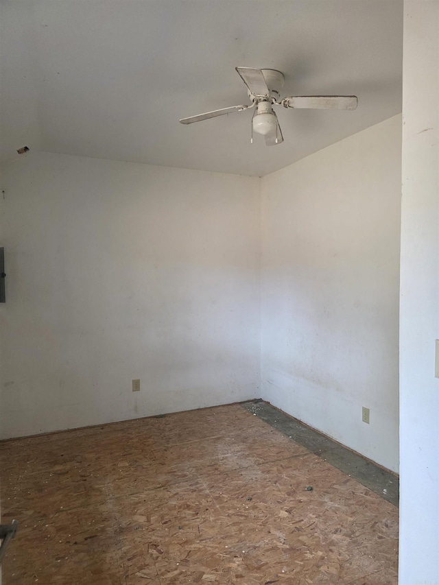 unfurnished room featuring ceiling fan