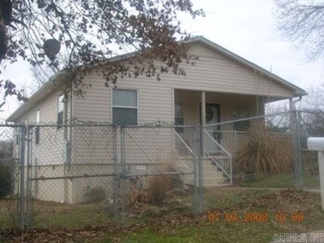 exterior space featuring fence