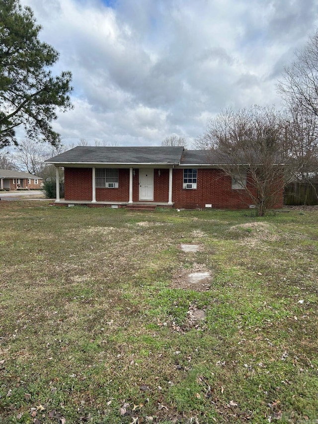 single story home featuring brick siding and a front lawn