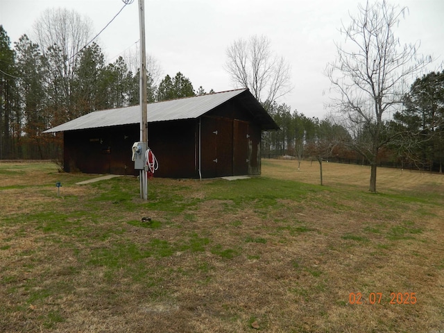 view of pole building with a yard