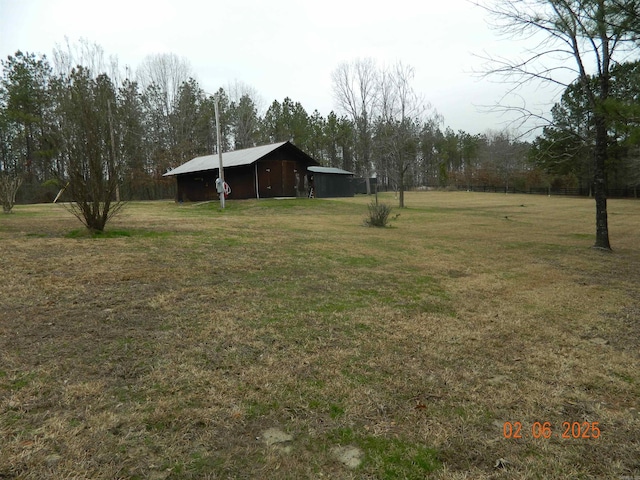 view of yard featuring an outbuilding and an outdoor structure