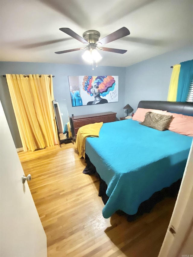 bedroom featuring light wood-style floors and ceiling fan