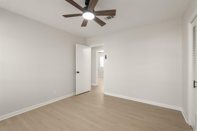 unfurnished bedroom featuring light wood-type flooring, visible vents, baseboards, and ceiling fan