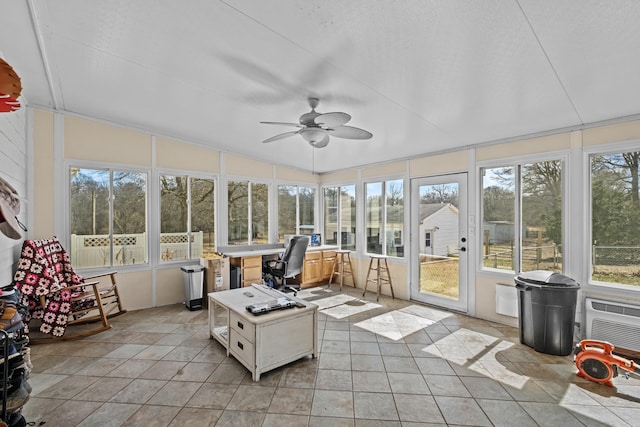 sunroom with ceiling fan