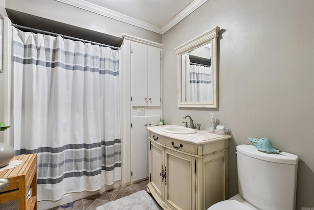 full bath with a shower with curtain, crown molding, vanity, and toilet