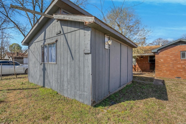 view of outdoor structure with fence and an outdoor structure