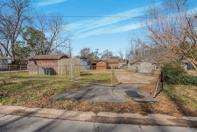 view of yard featuring a fenced front yard and an outdoor structure