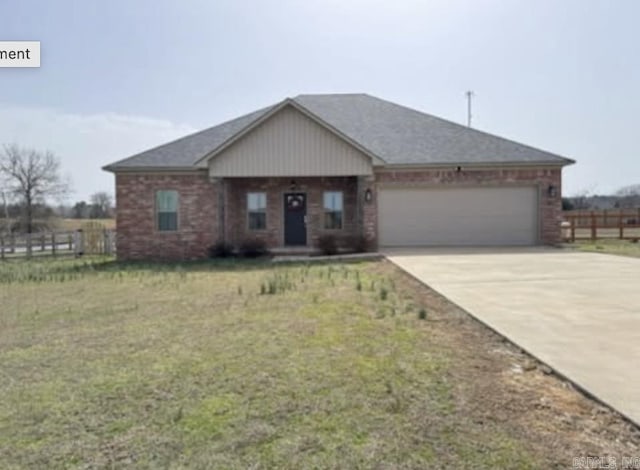 view of front of home featuring a front yard, an attached garage, fence, and driveway