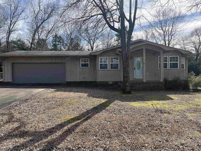 view of front of property featuring driveway and a garage