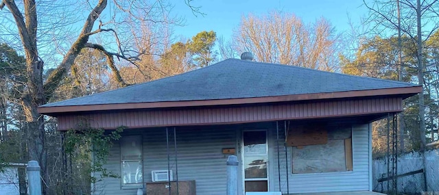 view of front of property with a shingled roof