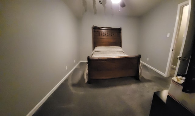 carpeted bedroom with baseboards and a ceiling fan