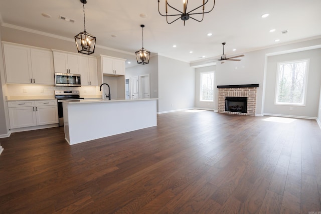 kitchen featuring visible vents, decorative backsplash, ornamental molding, dark wood-style flooring, and stainless steel appliances