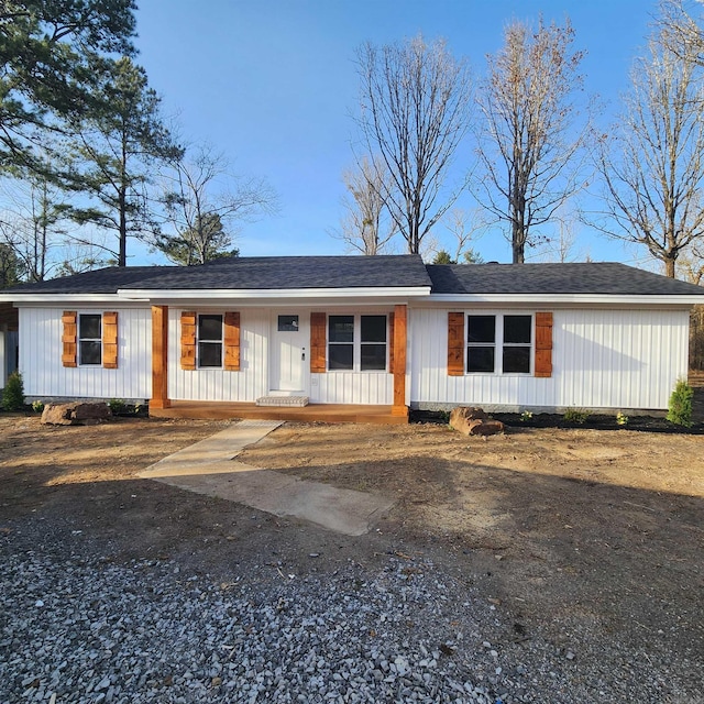 ranch-style house featuring a porch