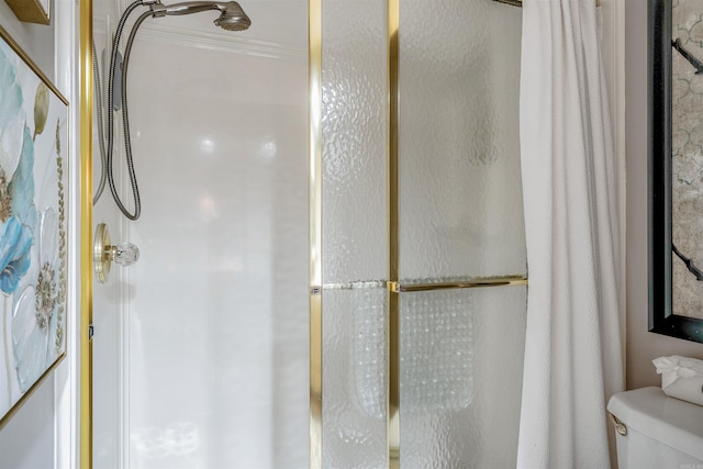 full bathroom with ornamental molding, curtained shower, and toilet