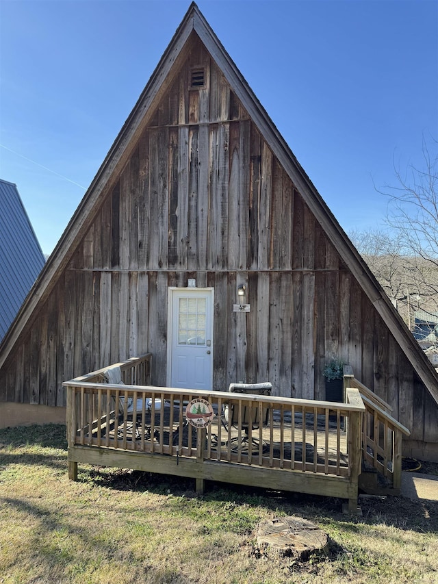 view of outbuilding