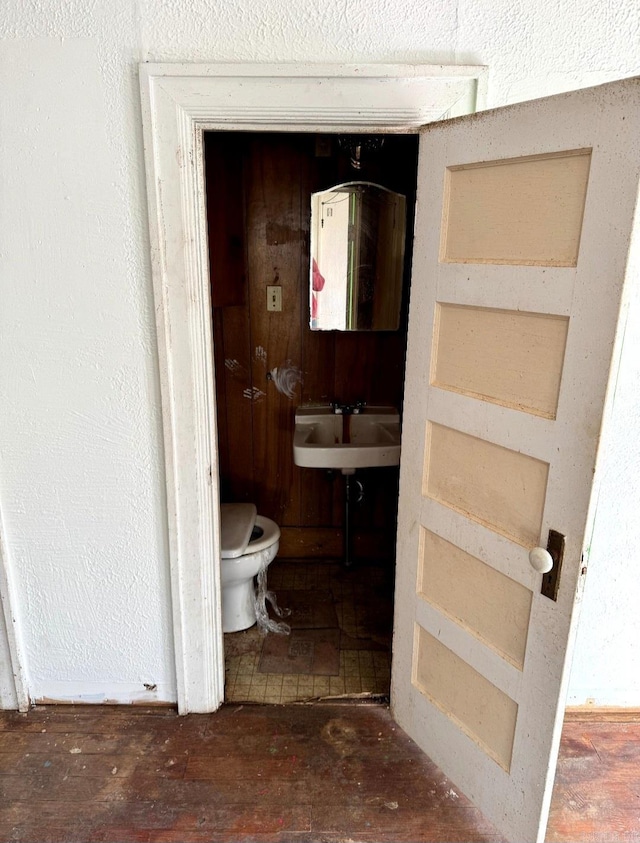 half bathroom featuring a sink and toilet