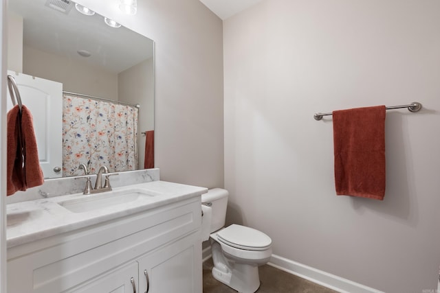 bathroom featuring toilet, visible vents, vanity, baseboards, and a shower with curtain