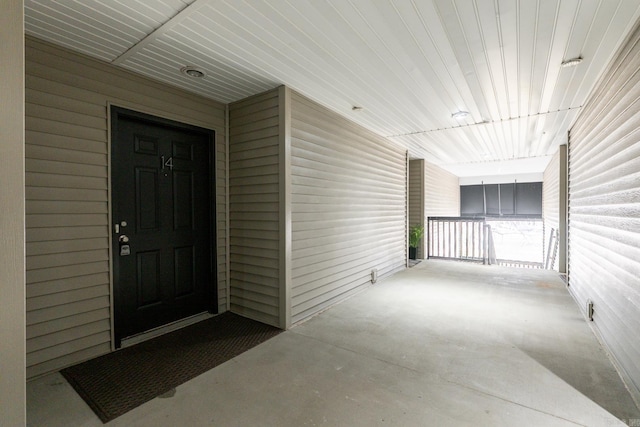 property entrance featuring covered porch