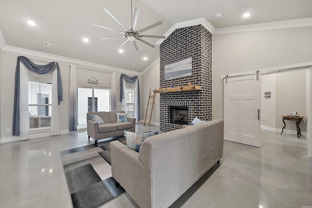 living area with lofted ceiling, a barn door, baseboards, and crown molding