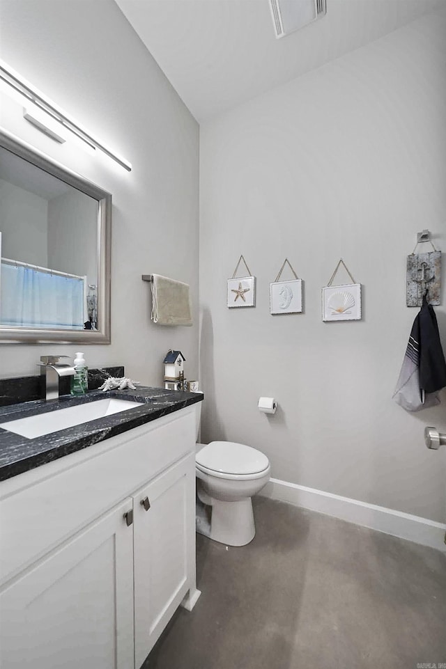 bathroom featuring toilet, finished concrete flooring, visible vents, and baseboards