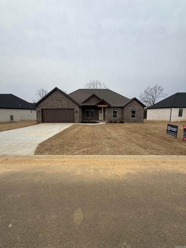 view of front of house with driveway and an attached garage