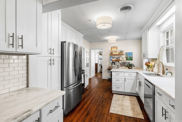 kitchen featuring visible vents, a sink, white cabinetry, appliances with stainless steel finishes, and dark wood-style flooring