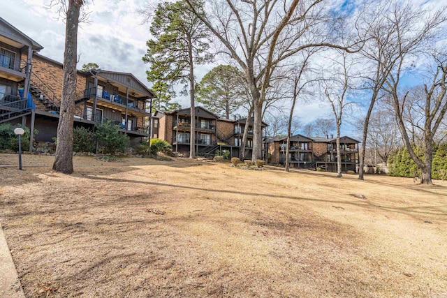 view of yard with a residential view