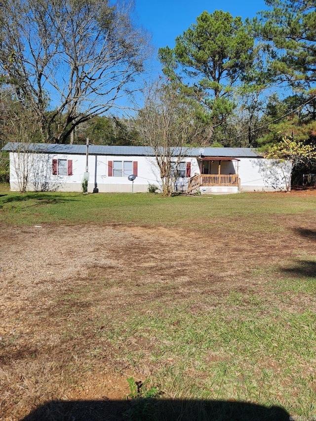 view of front of house featuring a front yard