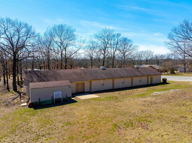 exterior space featuring a yard