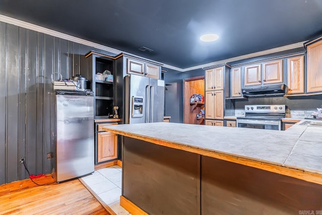 kitchen with visible vents, crown molding, under cabinet range hood, appliances with stainless steel finishes, and a peninsula