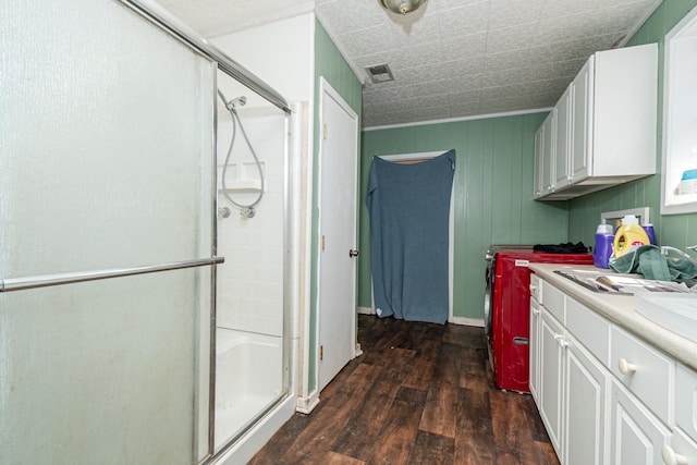 laundry area with washer and dryer, visible vents, dark wood-style floors, and laundry area