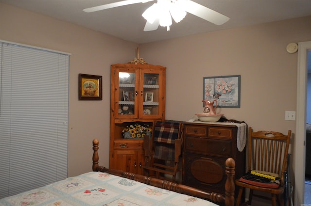 bedroom featuring ceiling fan