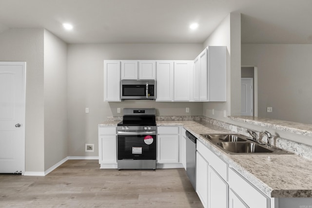 16 Sig Cv, Ward, AR 72176 - kitchen featuring stainless steel appliances, a sink, a peninsula, light wood-style flooring, and light countertops