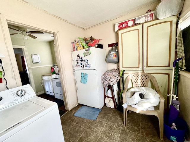 laundry room with cabinet space, washer / dryer, and a ceiling fan