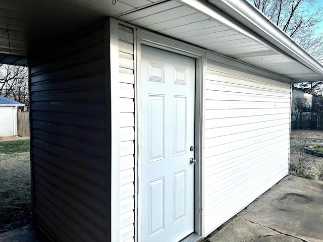 entrance to property with fence