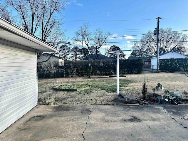 view of yard featuring a patio