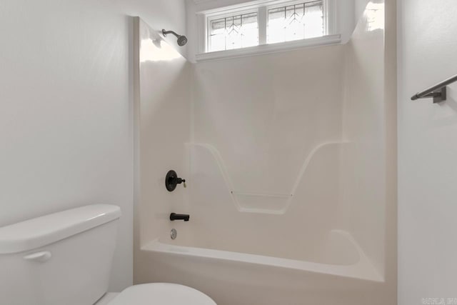 full bath with toilet and washtub / shower combination