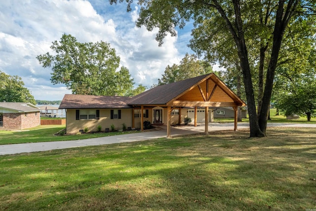 view of front of property featuring a front yard and crawl space